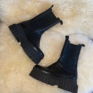 Premium Leather Chunky Chelsea Boots in black